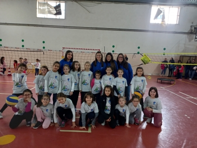 Scuola di Pallavolo Regalbuto.&quot; Il volley femminile ancora presente nella nostra città nonostante la precarietà degli impianti.&quot;