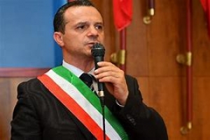 De Luca lancia la sua corsa a Governatore della Sicilia.