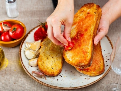 La bruschetta spagnola. Un alimento povero ma efficace.