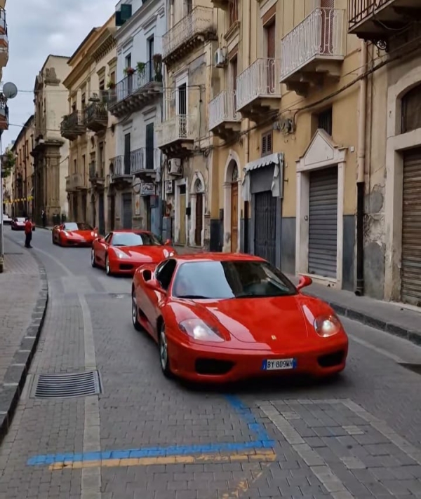 GRANDE PARTECIPAZIONE ALLA MANIFESTAZIONE “AMICI IN FERRARI”. GIORNATA DI SOLIDARIETA’ INSIEME AGLI AMICI SPECIALI.