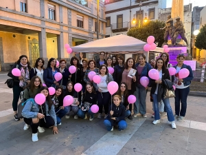 Partecipazione e solidarietà alla &quot; Camminata rosa &quot; .