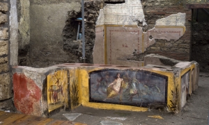 Pompei non smette di stupire. Riaffiora intatto il Termopolio