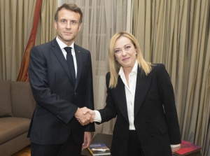 Telefonata Meloni-Macron: urgente controllo delle frontiere dell&#039;Ue