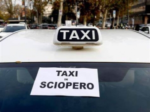 Mercoledì 24 lo sciopero generale dei taxi.