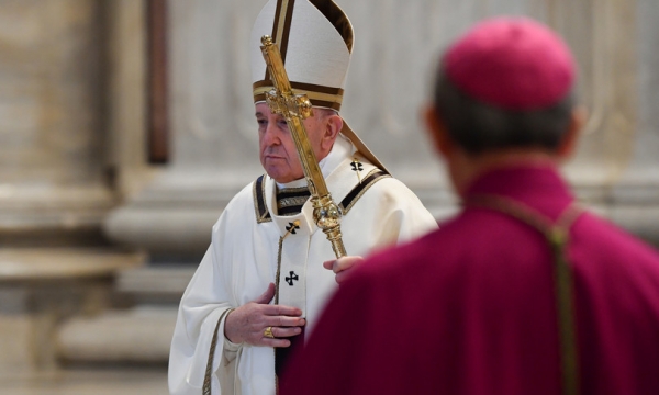 Papa Francesco .&quot;O la gente, o il sepolcro del dio denaro&quot; ( fonte Agi)